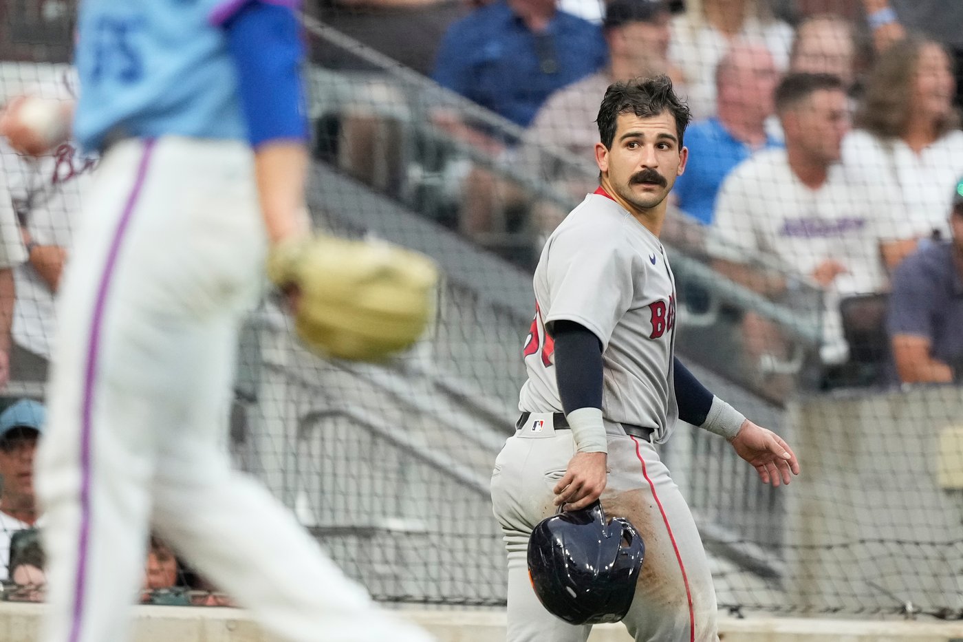 Willson Contreras hits a 2-run homer in the 8th to lift the Red Sox past the Braves, 3-2 | iNFOnews.ca
