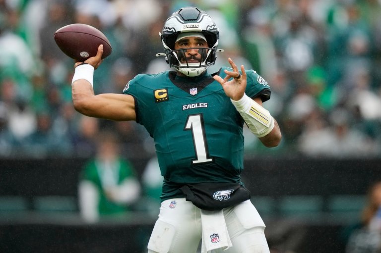 Philadelphia Eagles are not being disciplined for how they handled quarterback Jalen Hurts’ blood clots, AP source says | iNFOnews.ca