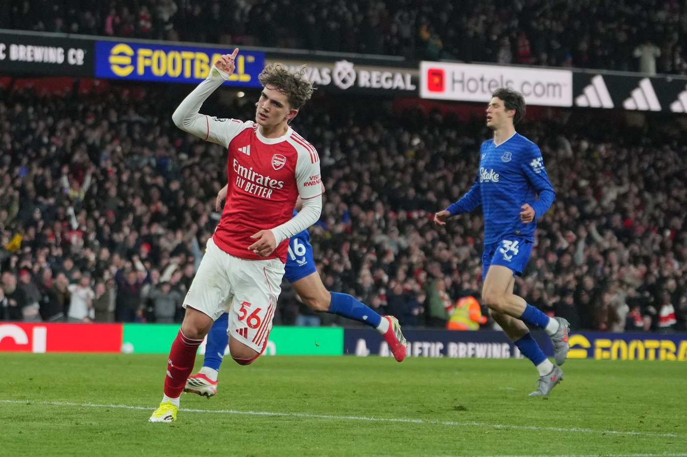 Arsenal strengthens grip on title race as Dowman becomes youngest ever Premier League scorer | iNFOnews.ca Arsenal strengthens grip on title race as Dowman becomes youngest ever Premier League scorer | iNFOnews.ca