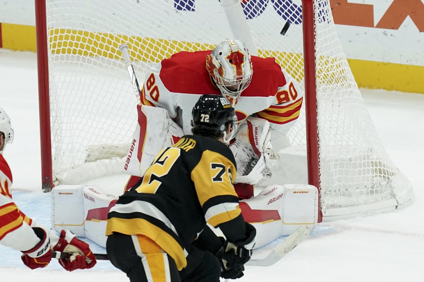 Bunting, Letang lead Pittsburgh Penguins in 6-2 win over Calgary Flames | iNFOnews.ca