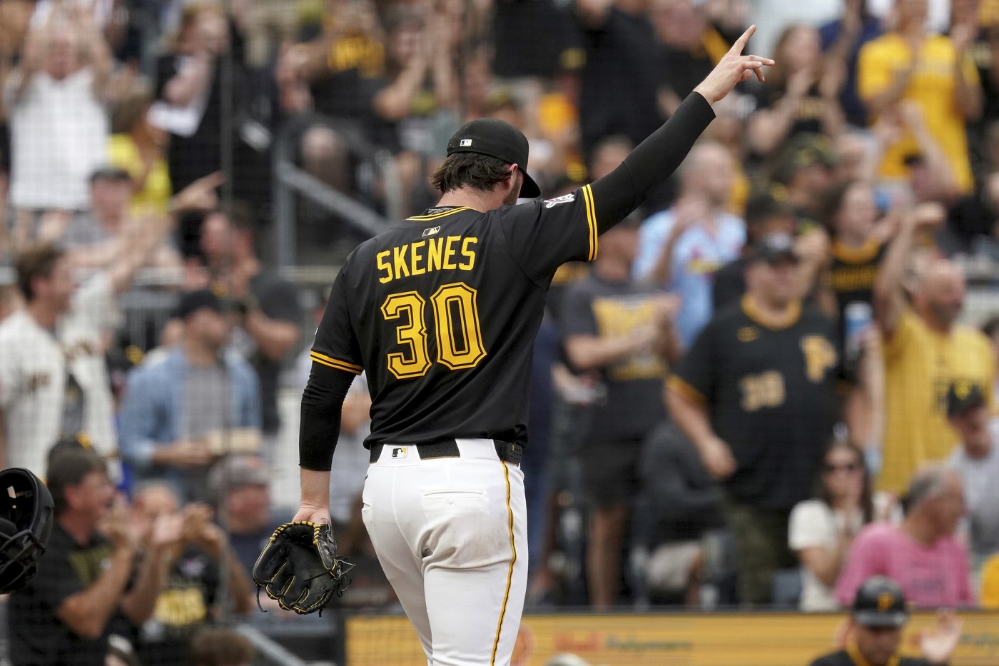 Davis' sacrifice fly in 8th gives Pirates 1-0 win over Cardinals as winning streak reaches 5 games | iNFOnews.ca
