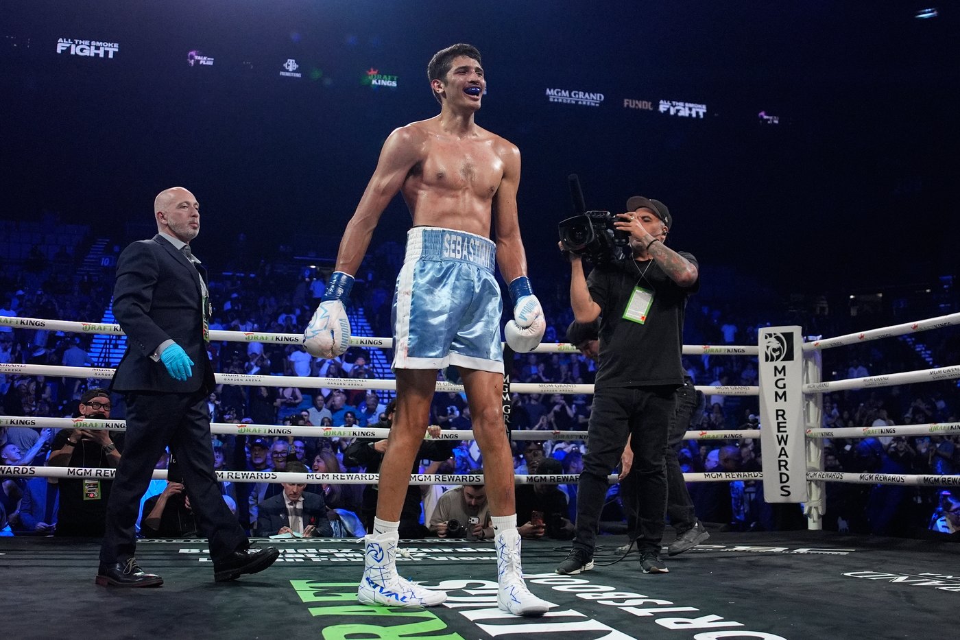 Fundora retains WBC super welterweight title with 6th-round KO of Thurman | iNFOnews.ca