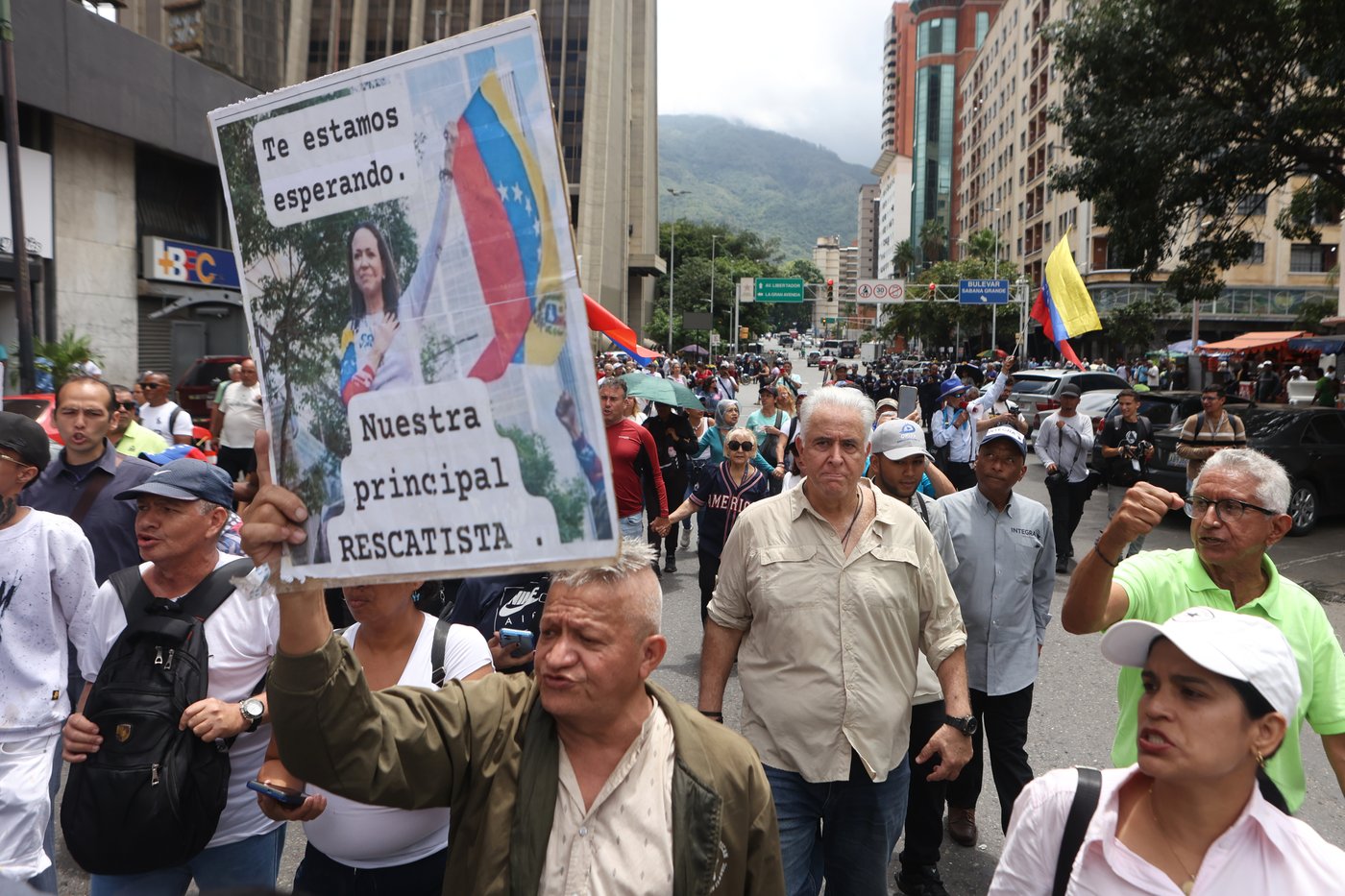 On La Guaira’s beaches, Venezuela quake survivors improvise showers and toilets amid water shortages | iNhome On La Guaira’s beaches, Venezuela quake survivors improvise showers and toilets amid water shortages | iNhome