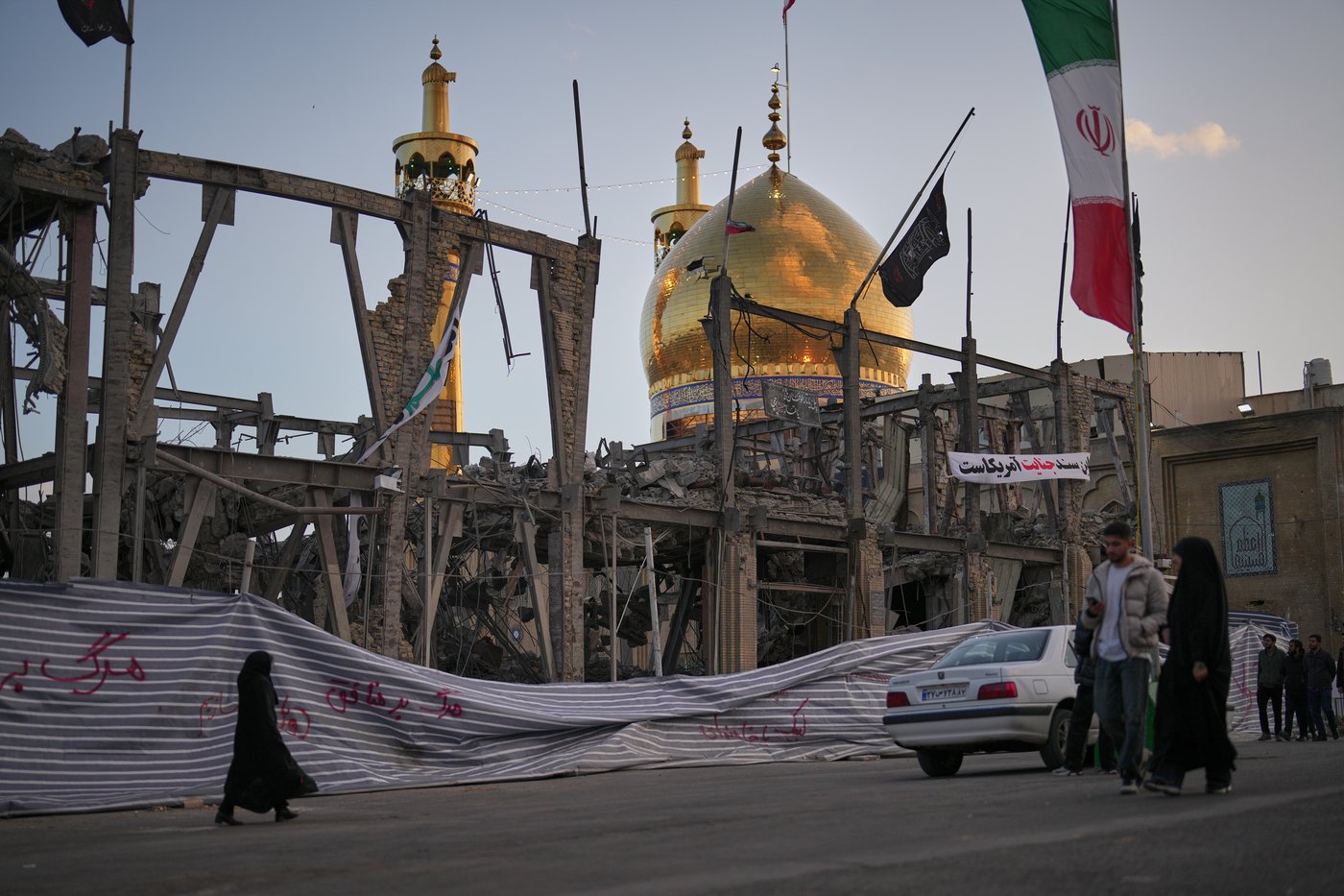 A 12-hour drive through Iran offers glimpses of destruction, defiance and daily life | iNFOnews.ca A 12-hour drive through Iran offers glimpses of destruction, defiance and daily life | iNFOnews.ca