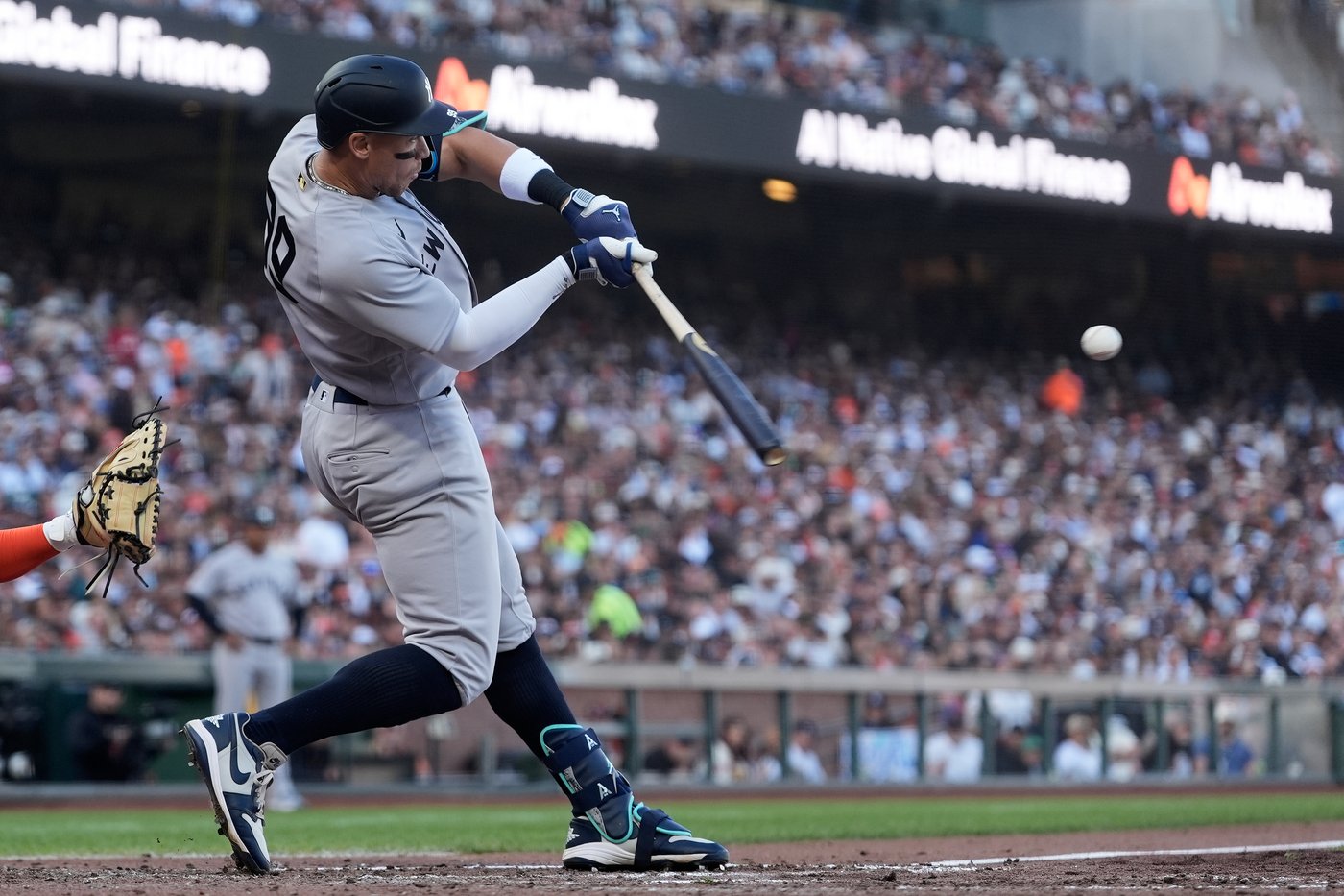 Aaron Judge hits 2nd home run in 2 games as Yankees beat Giants 3-1 to complete series sweep | iNFOnews.ca