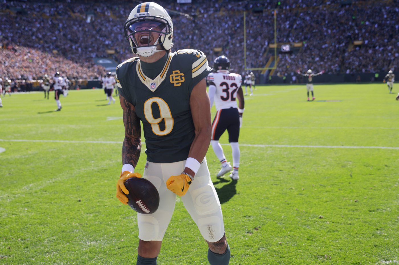 Love-Watson connection helps Packers take some revenge on Bears with a 31-7 rout | iNFOnews.ca