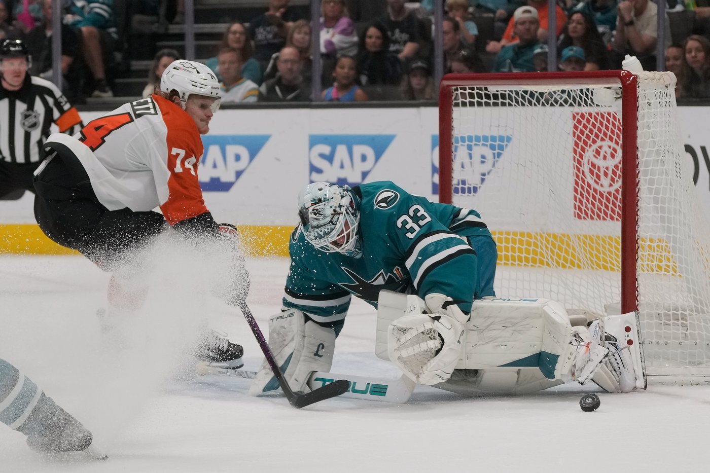 Flyers beat the Sharks 4-1 to complete a three-game West Coast sweep | iNFOnews.ca