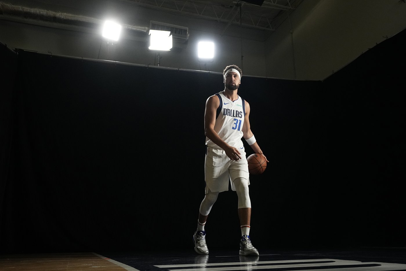 Luka Doncic and Kyrie Irving are talking Mavs title with Klay Thompson on board | iNFOnews.ca