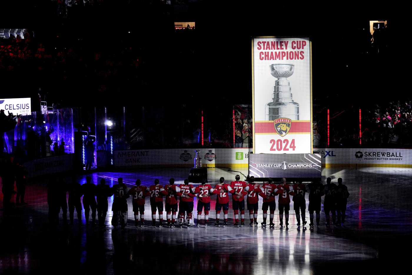 Panthers lift their championship banner, capping their Stanley Cup celebrations | iNFOnews.ca
