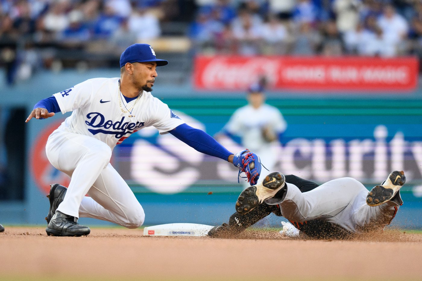 A ninth-inning throwing error lifts the Dodgers past the Orioles 6-5 | iNFOnews.ca