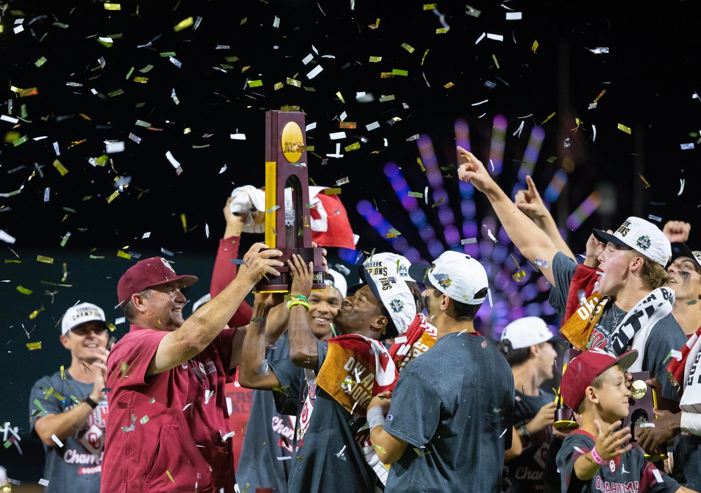 Oklahoma rolls past Tar Heels 13-2 for 1st national championship since 1994 and SEC's 7th in a row | iNFOnews.ca Oklahoma rolls past Tar Heels 13-2 for 1st national championship since 1994 and SEC's 7th in a row | iNFOnews.ca