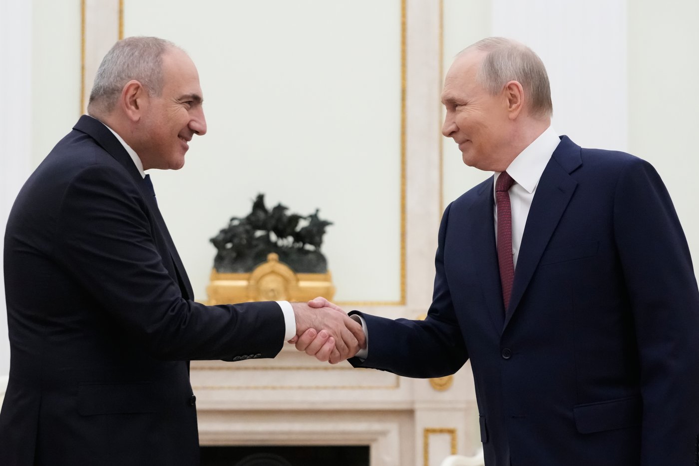 Putin warns Armenia it can't be both a member of EU and Russia-led economic bloc | iNFOnews.ca