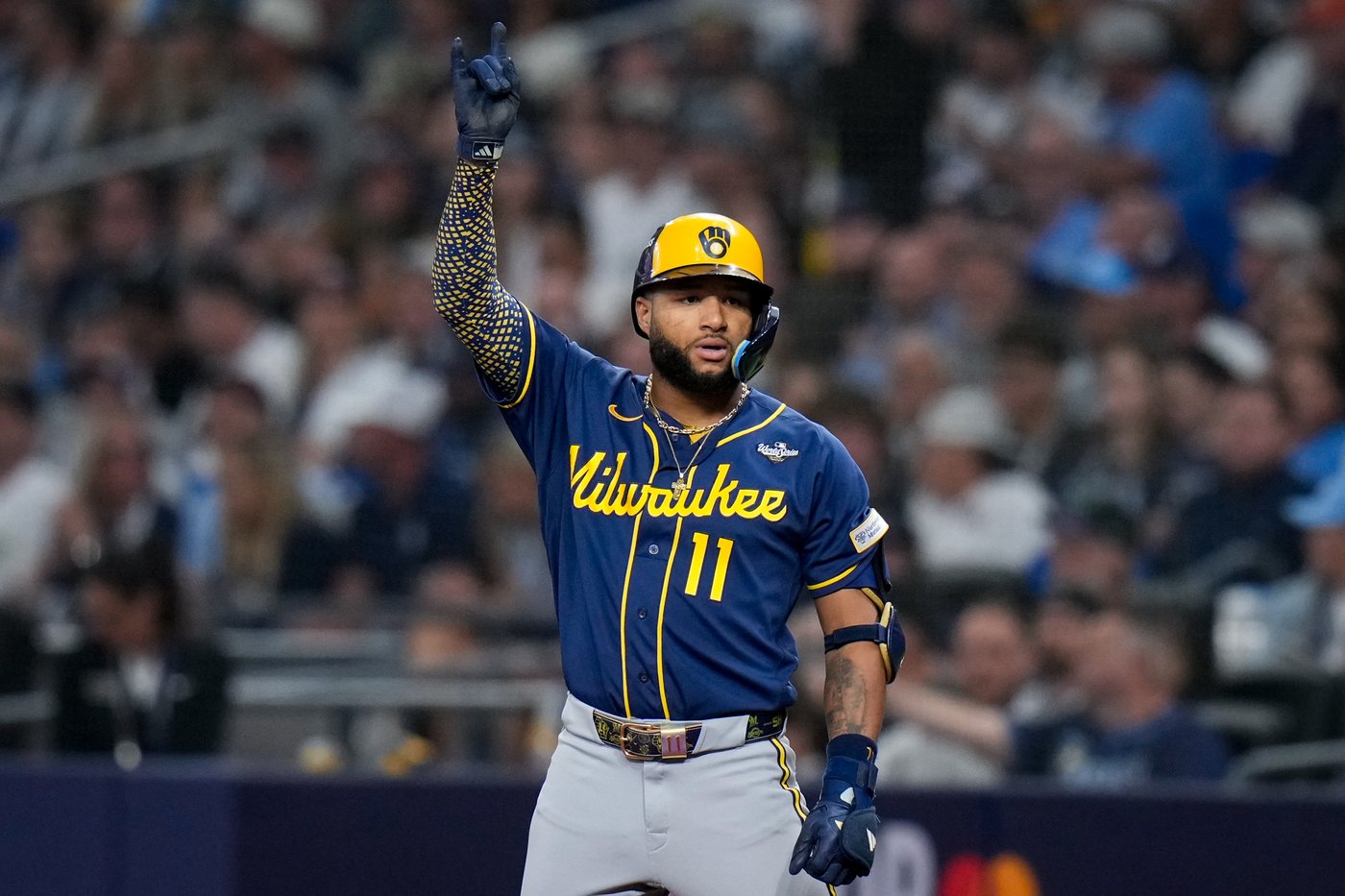 Brewers rout the Rays 10-1 to move within a win of their first World Series title | iNFOnews.ca Brewers rout the Rays 10-1 to move within a win of their first World Series title | iNFOnews.ca