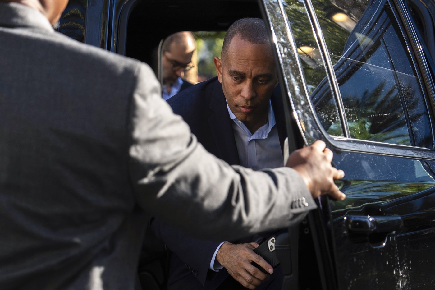 Hakeem Jeffries chooses calm over chaos as Democrats work to win the House majority | iNFOnews.ca