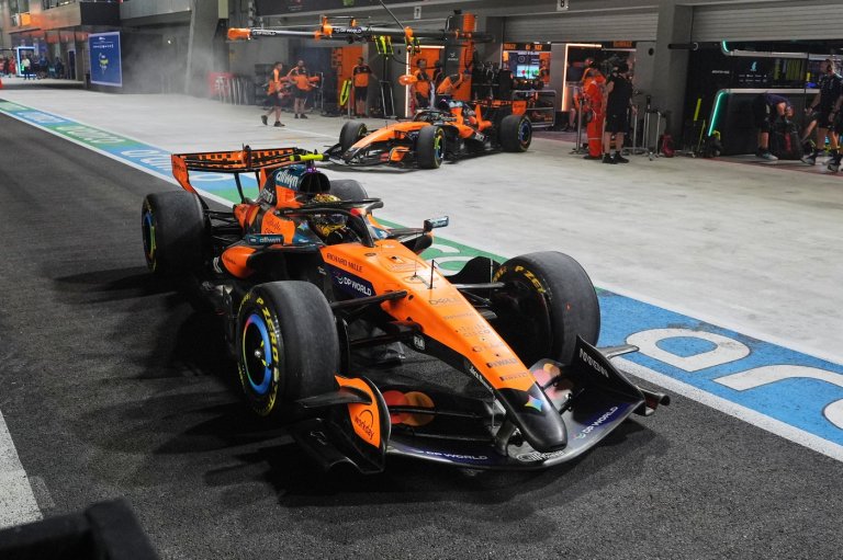 McLaren tells Norris and Piastri to park their egos after 'unacceptable' Singapore collision | iNFOnews.ca