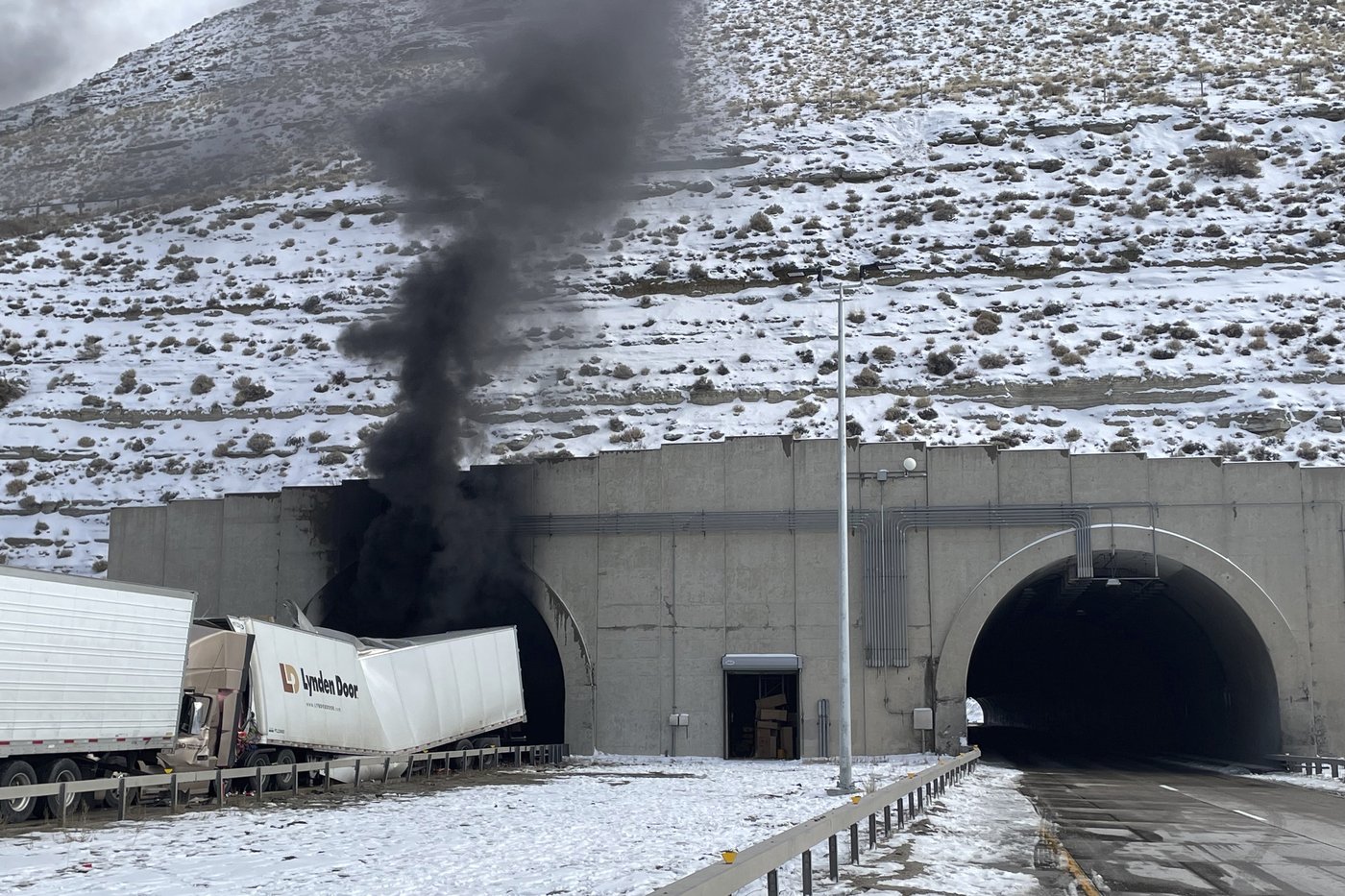 Fiery Wyoming tunnel crash kills at least 2, closes I-80 in both directions | iNFOnews.ca