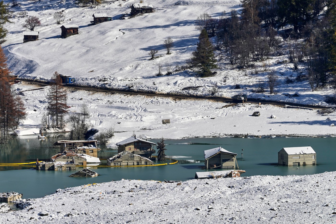 This Swiss village has been swamped and now it’s snowed under. They’re slowly digging their way out | iNFOnews.ca This Swiss village has been swamped and now it’s snowed under. They’re slowly digging their way out | iNFOnews.ca