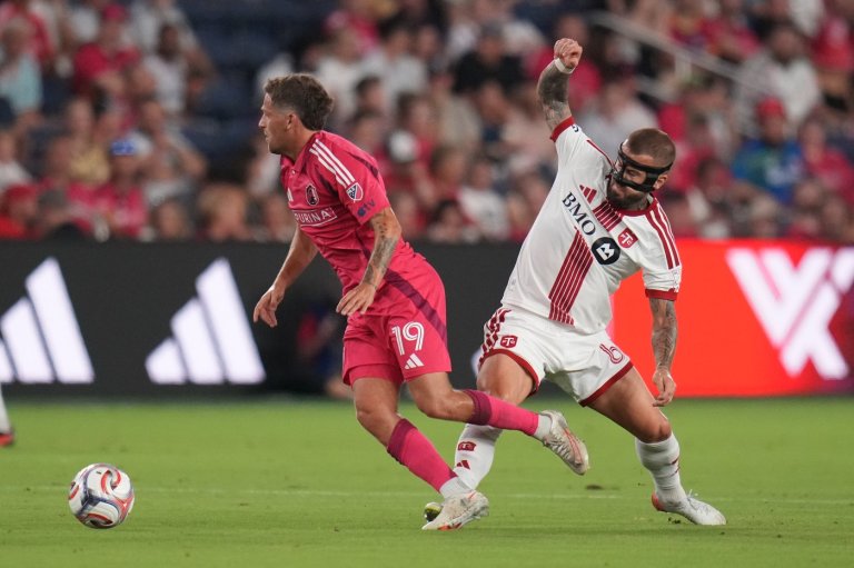 St. Louis City ups unbeaten streak to club-record 16 with 3-1 victory over Toronto | iNFOnews.ca