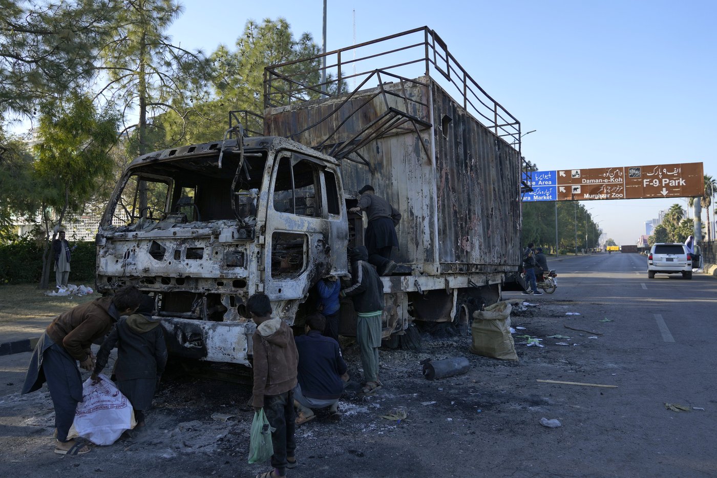 Pakistan ends lockdown of its capital after Imran Khan supporters are dispersed by police | iNFOnews.ca