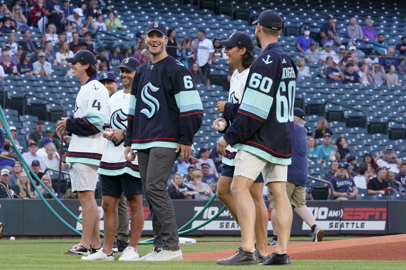 'I'm torn': Seattle Kraken's Canadian contingent having allegiances tested in ALCS | iNFOnews.ca