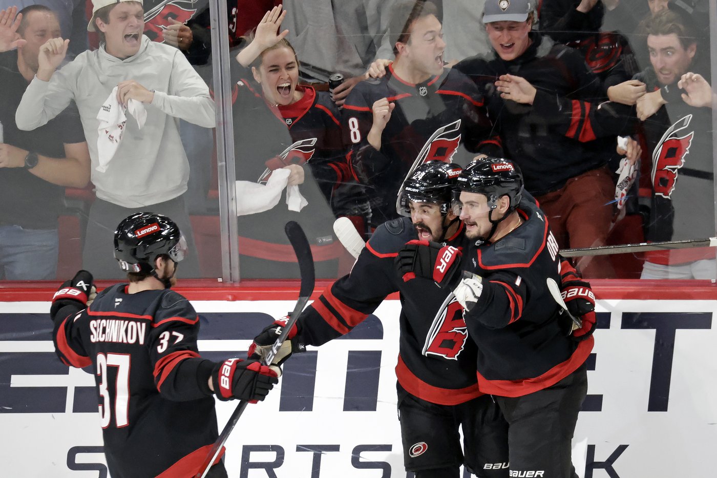 Defending champion Panthers head back to Cup Final with 5-3 win over Hurricanes | iNFOnews.ca