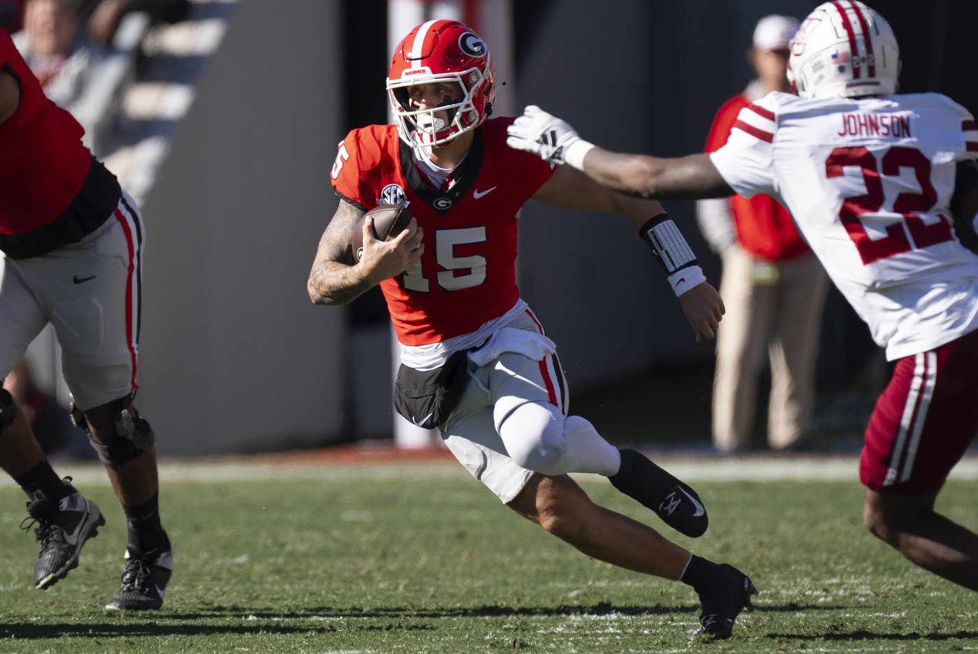 Beck throws 4 TD passes and Frazier runs for 3 scores to lead No. 8 Georgia past UMass, 59-21 | iNFOnews.ca Beck throws 4 TD passes and Frazier runs for 3 scores to lead No. 8 Georgia past UMass, 59-21 | iNFOnews.ca
