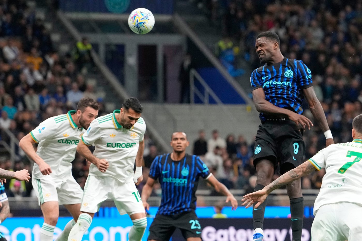 Lautaro Martinez's brace helps Inter rout Roma 5-2 to get Serie A title pursuit back on track | iNFOnews.ca Lautaro Martinez's brace helps Inter rout Roma 5-2 to get Serie A title pursuit back on track | iNFOnews.ca