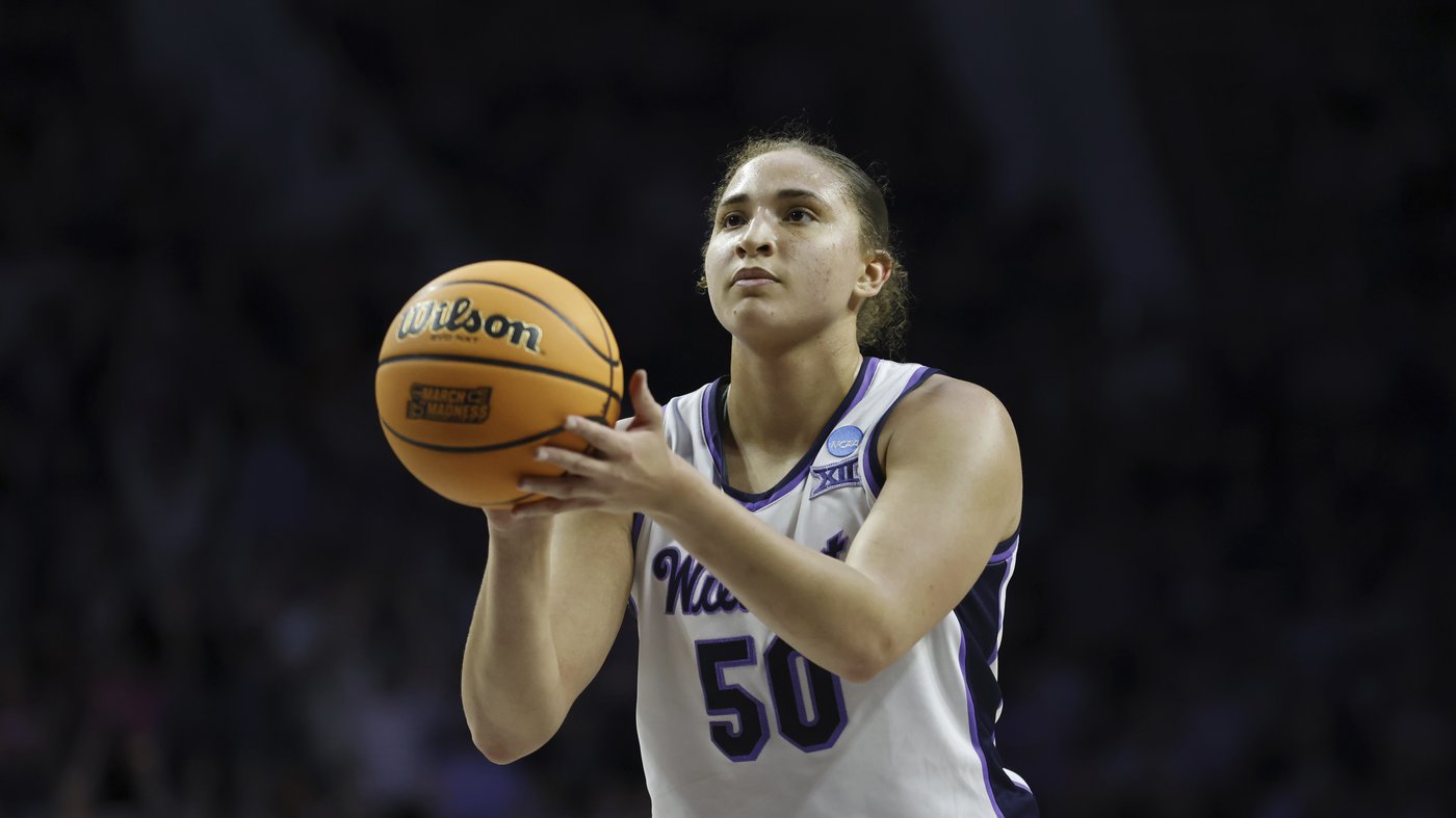 Kansas State All-American forward Ayoka Lee is out indefinitely with a fractured bone in her foot | iNFOnews.ca