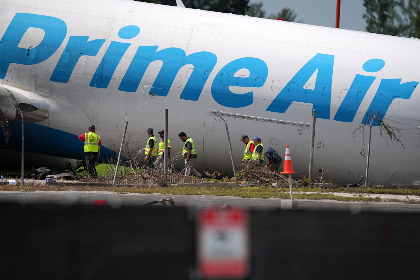 What to know about the Amazon cargo plane crash in Miami that killed 5 workers in a van | iNwheels What to know about the Amazon cargo plane crash in Miami that killed 5 workers in a van | iNwheels