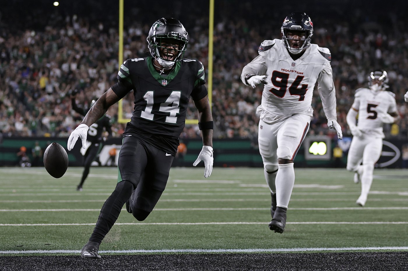 Jets rookie Malachi Corley has TD overturned after he drops ball before goal line vs. Texans | iNFOnews.ca
