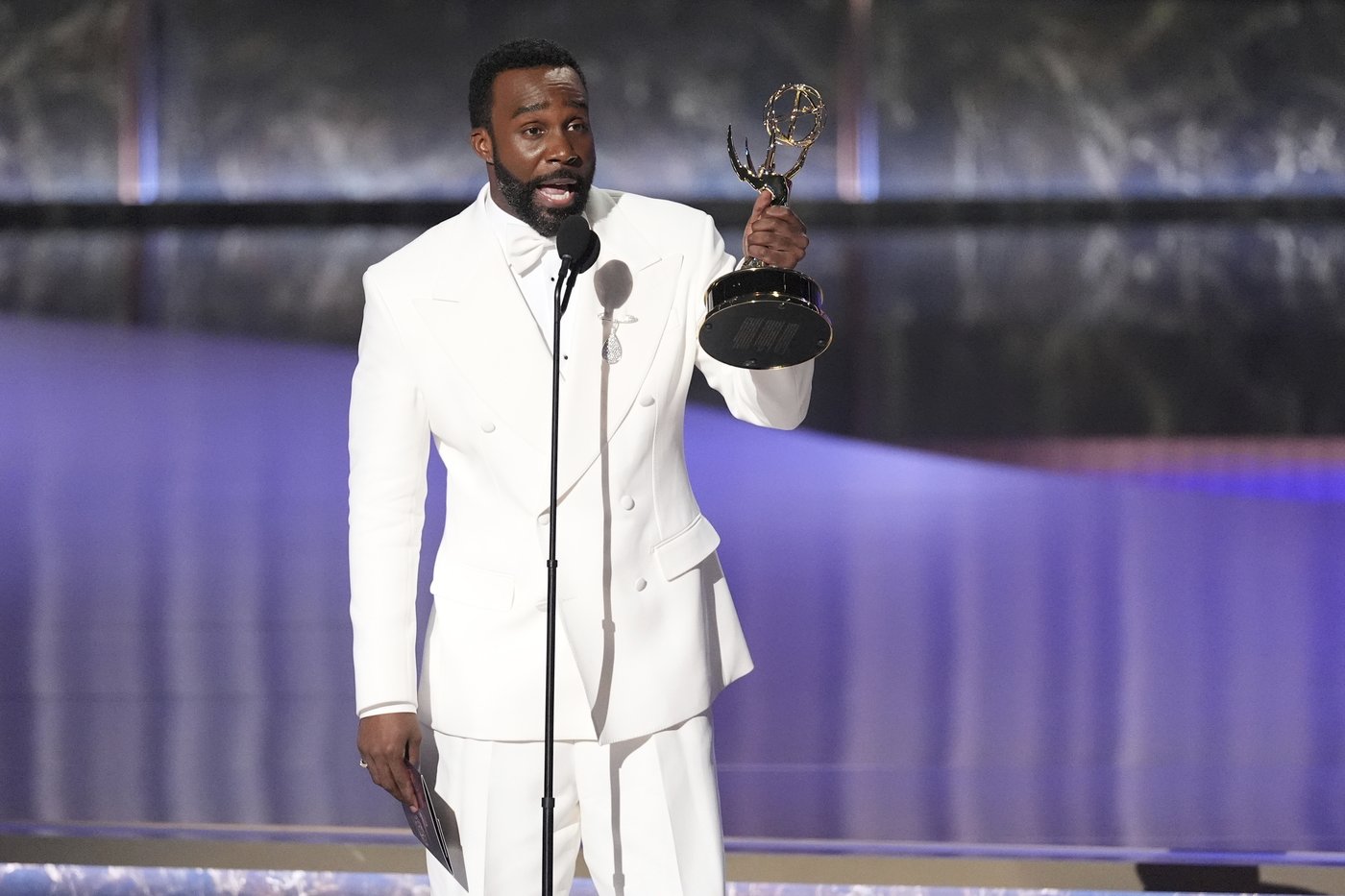 'The Studio' and Seth Rogen have record-setting Emmys as Noah Wyle and 'The Pitt' get top drama wins | iNFOnews.ca