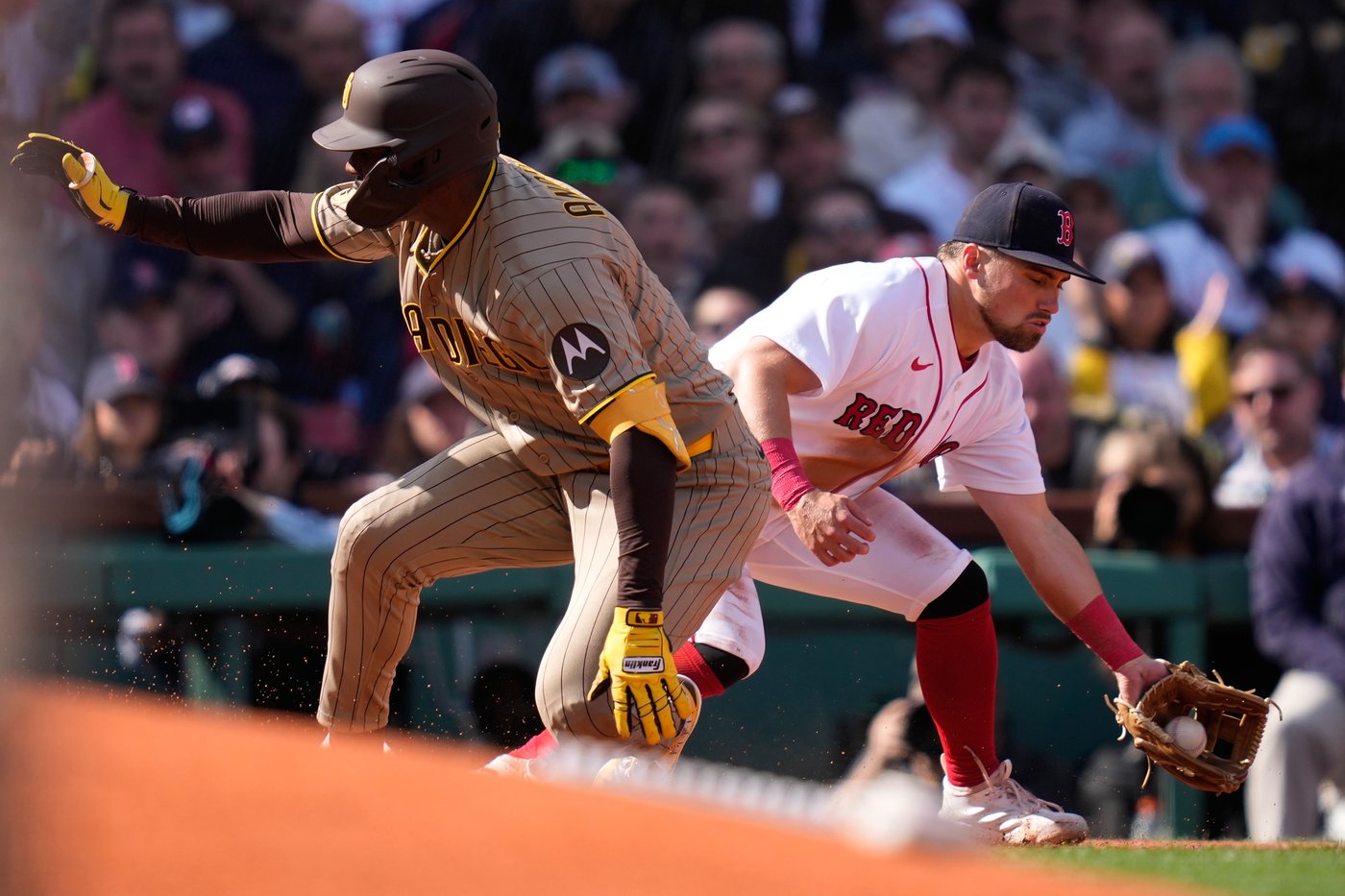 Red Sox's Caleb Durbin gets booed, snaps season-opening hitless streak in Boston home opener | iNFOnews.ca