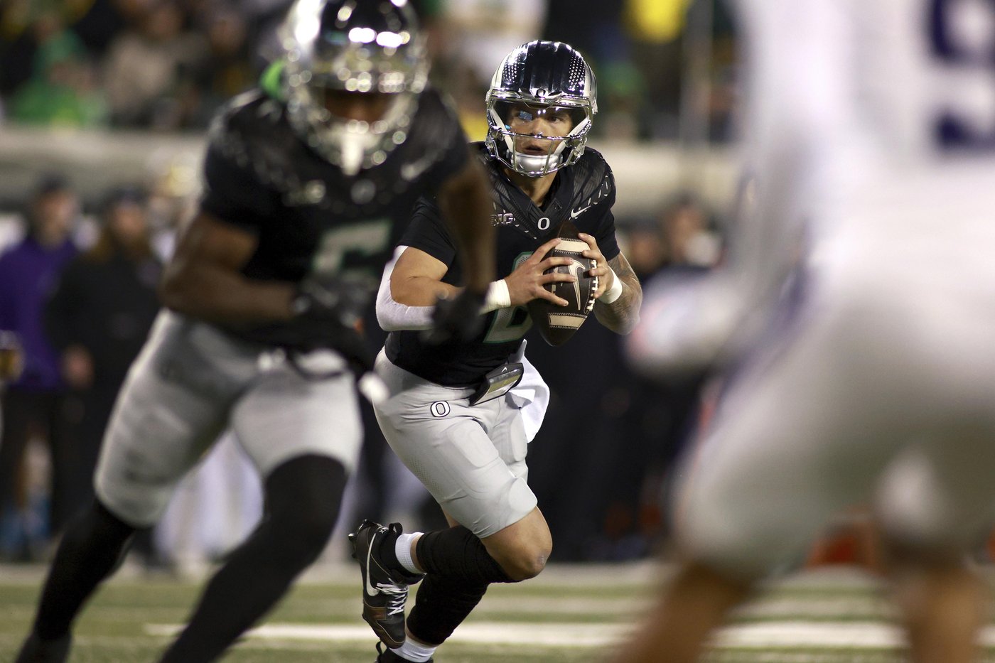 Dillon Gabriel leads No. 1 Oregon against No. 3 Penn State for Big Ten title with both eyeing CFP | iNFOnews.ca