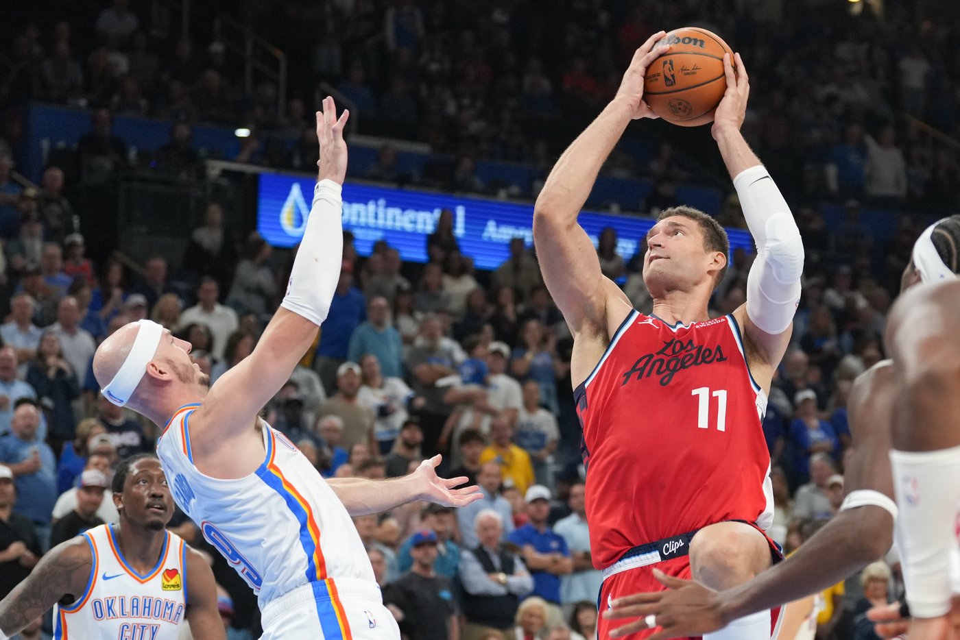 Thunder stay undefeated with a 108-101 victory over the Clippers | iNFOnews.ca