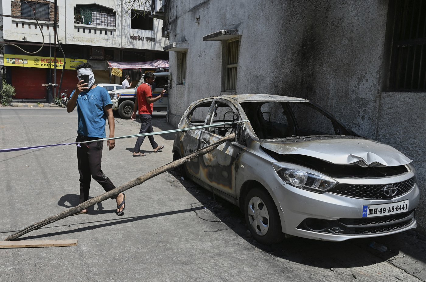 Indian city sets curfew after Hindu groups demand demolition of 17th century Muslim ruler's tomb | iNFOnews.ca Indian city sets curfew after Hindu groups demand demolition of 17th century Muslim ruler's tomb | iNFOnews.ca