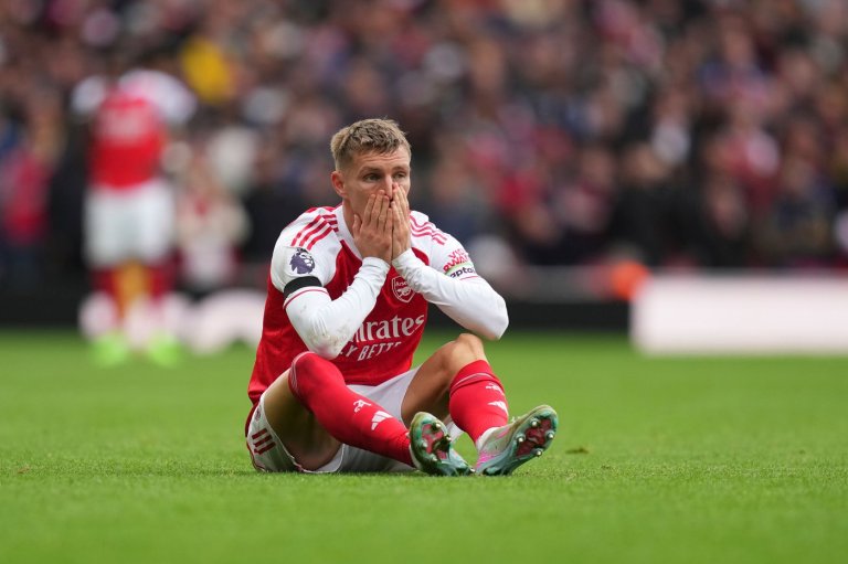 Arsenal captain Martin Odegaard leaves game with injury | iNFOnews.ca