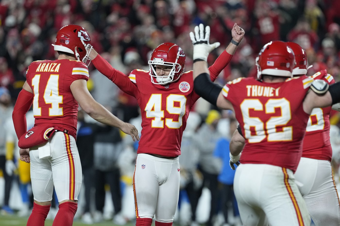 Chiefs win 9th straight AFC West title, beating Chargers 19-17 on bank-shot field goal | iNFOnews.ca Chiefs win 9th straight AFC West title, beating Chargers 19-17 on bank-shot field goal | iNFOnews.ca
