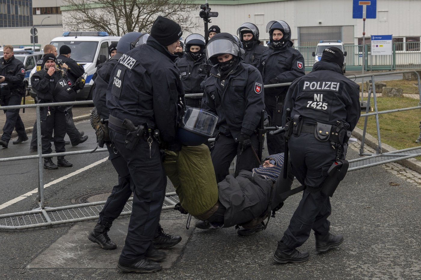 Far-right party's convention draws protests as Germany's election campaign warms up | iNFOnews.ca Far-right party's convention draws protests as Germany's election campaign warms up | iNFOnews.ca