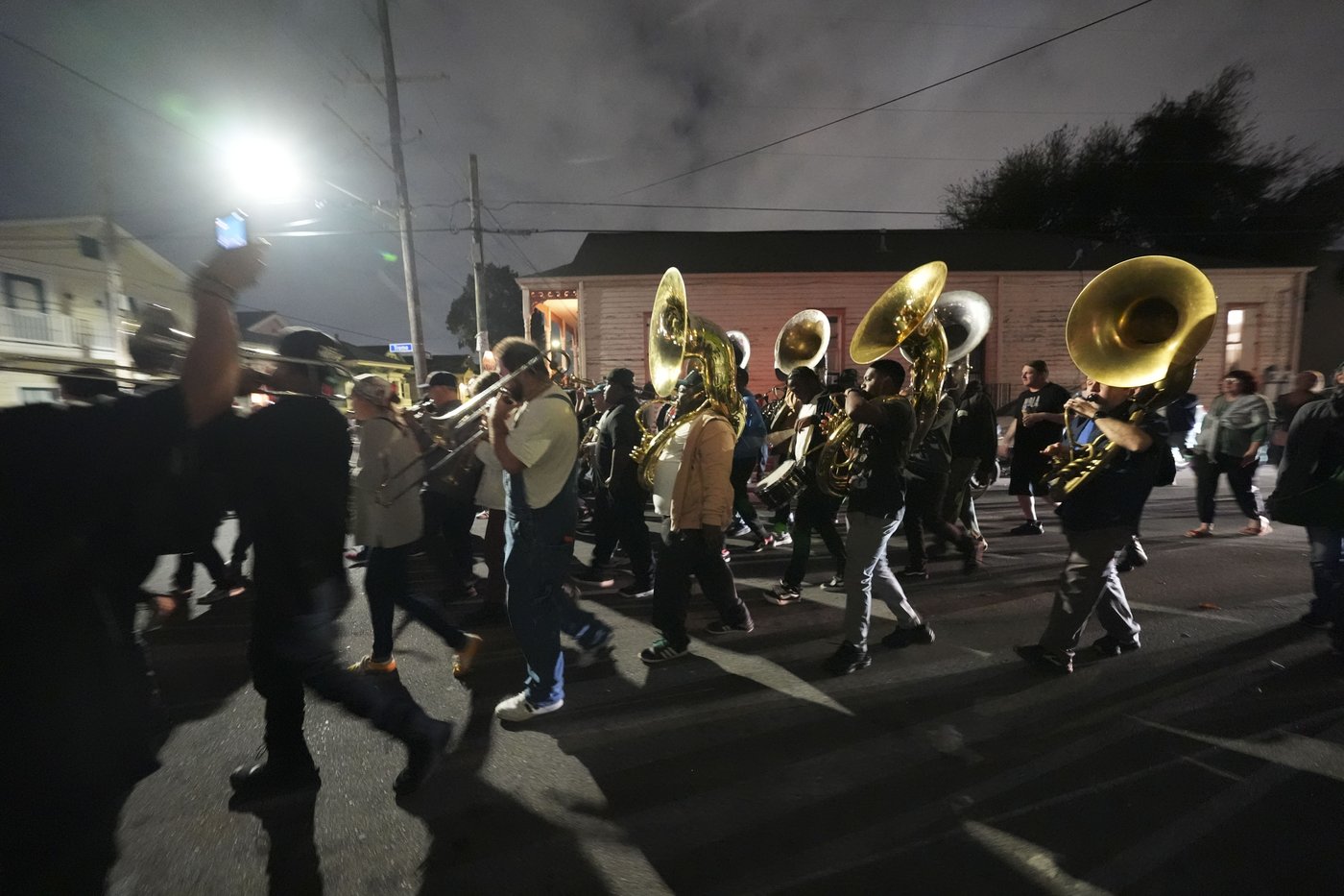 A traditional send-off in New Orleans for an innovative brass band musician | iNFOnews.ca