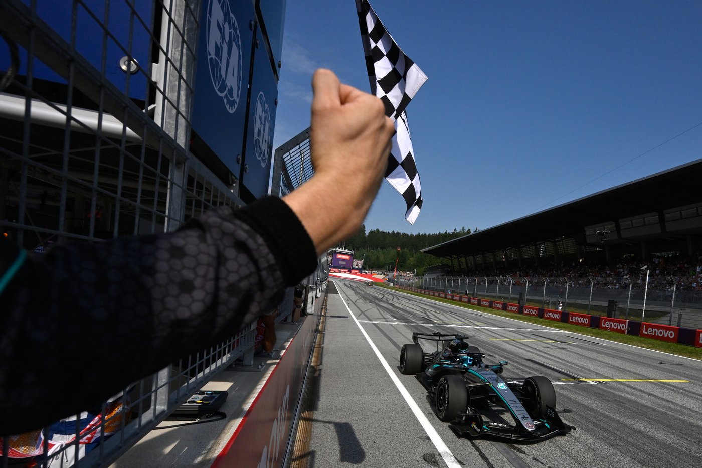George Russell beats Verstappen and the heat to win Austrian Grand Prix and boost F1 title chances | iNFOnews.ca George Russell beats Verstappen and the heat to win Austrian Grand Prix and boost F1 title chances | iNFOnews.ca