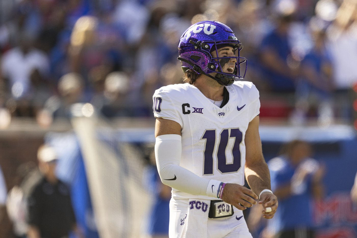 SMU gets 4 TDs from Smith and three more with offense watching, beats TCU 66-42 after Dykes ejected | iNFOnews.ca