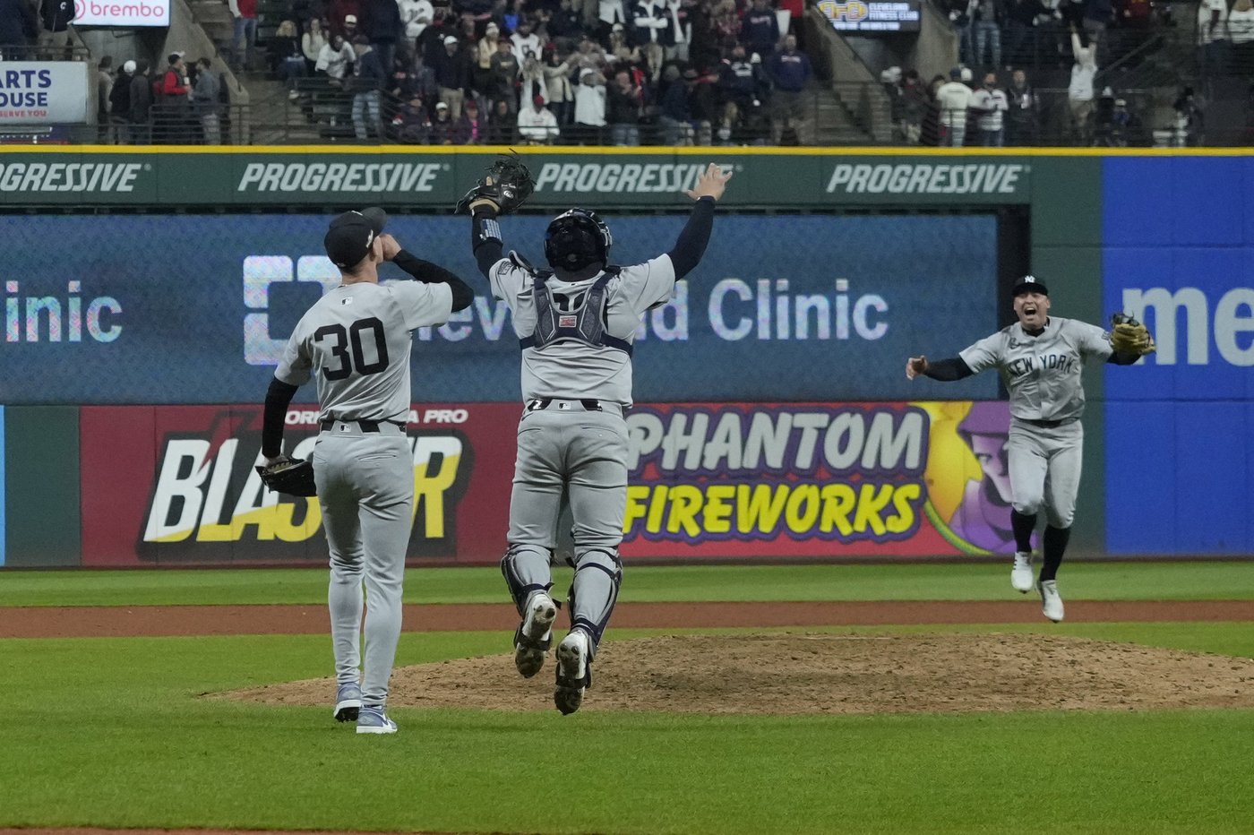 Juan Soto's 3-run homer in 10th sends Yankees past Guardians 5-2 and into World Series for 41st time | iNFOnews.ca