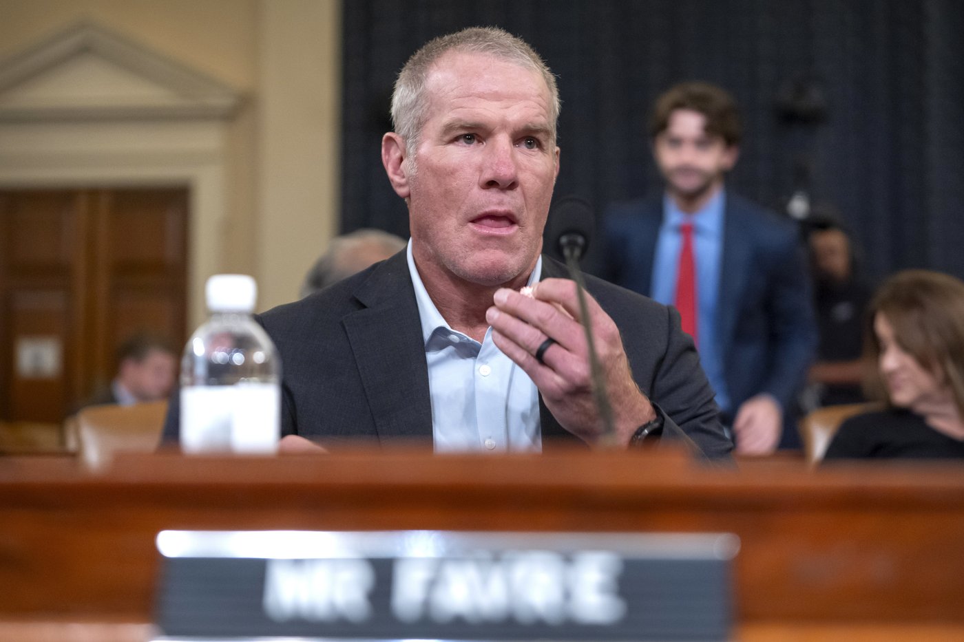 Favre tries to expand his defamation lawsuit against Mississippi auditor over welfare spending | iNFOnews.ca