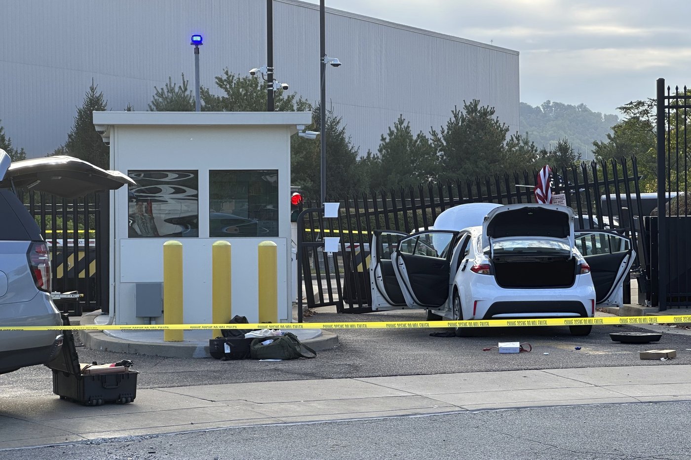 Man charged with ramming car into FBI gate in Pittsburgh later used Latin phrase about tyrants | iNFOnews.ca