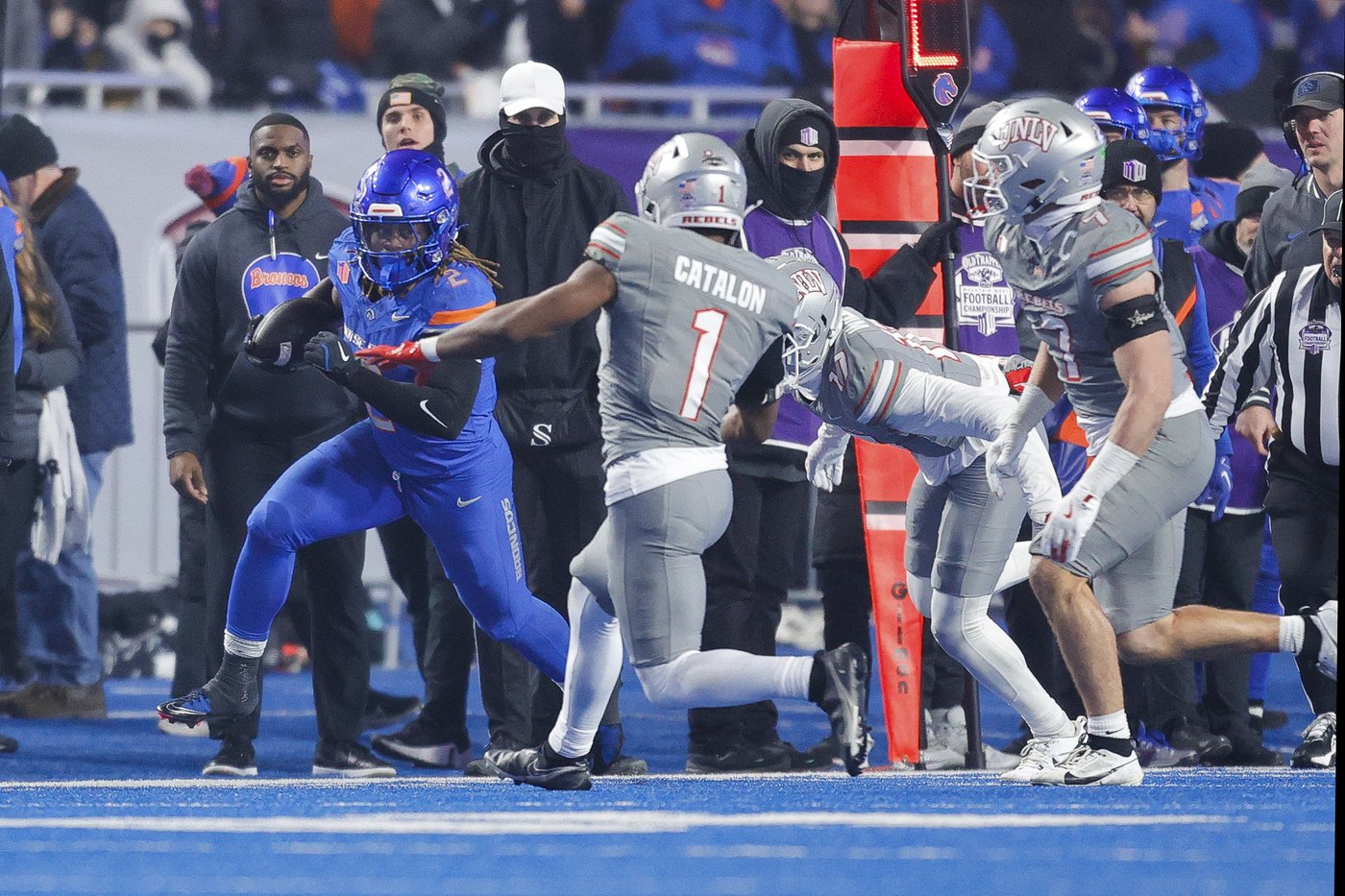 No. 10 Boise State grabs CFP spot, beating No. 19 UNLV 21-7 in Mountain West championship | iNFOnews.ca