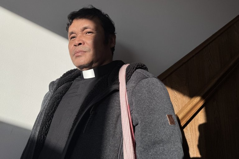 The Trump administration is detaining and questioning refugees already admitted to the US | iNFOnews.ca