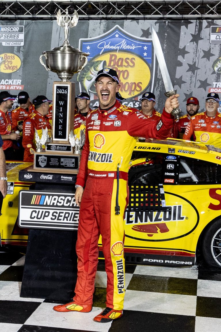 Kyle Larson, Joey Logano climbing in NASCAR Chase with pressure mounting on Ryan Blaney | iNFOnews.ca