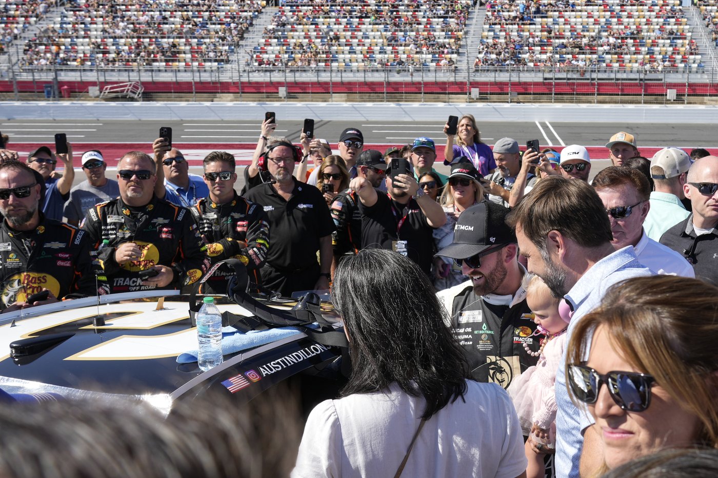 NASCAR levies $600,000 in fines and suspends 9 team members for race manipulation ahead of finale | iNFOnews.ca NASCAR levies $600,000 in fines and suspends 9 team members for race manipulation ahead of finale | iNFOnews.ca