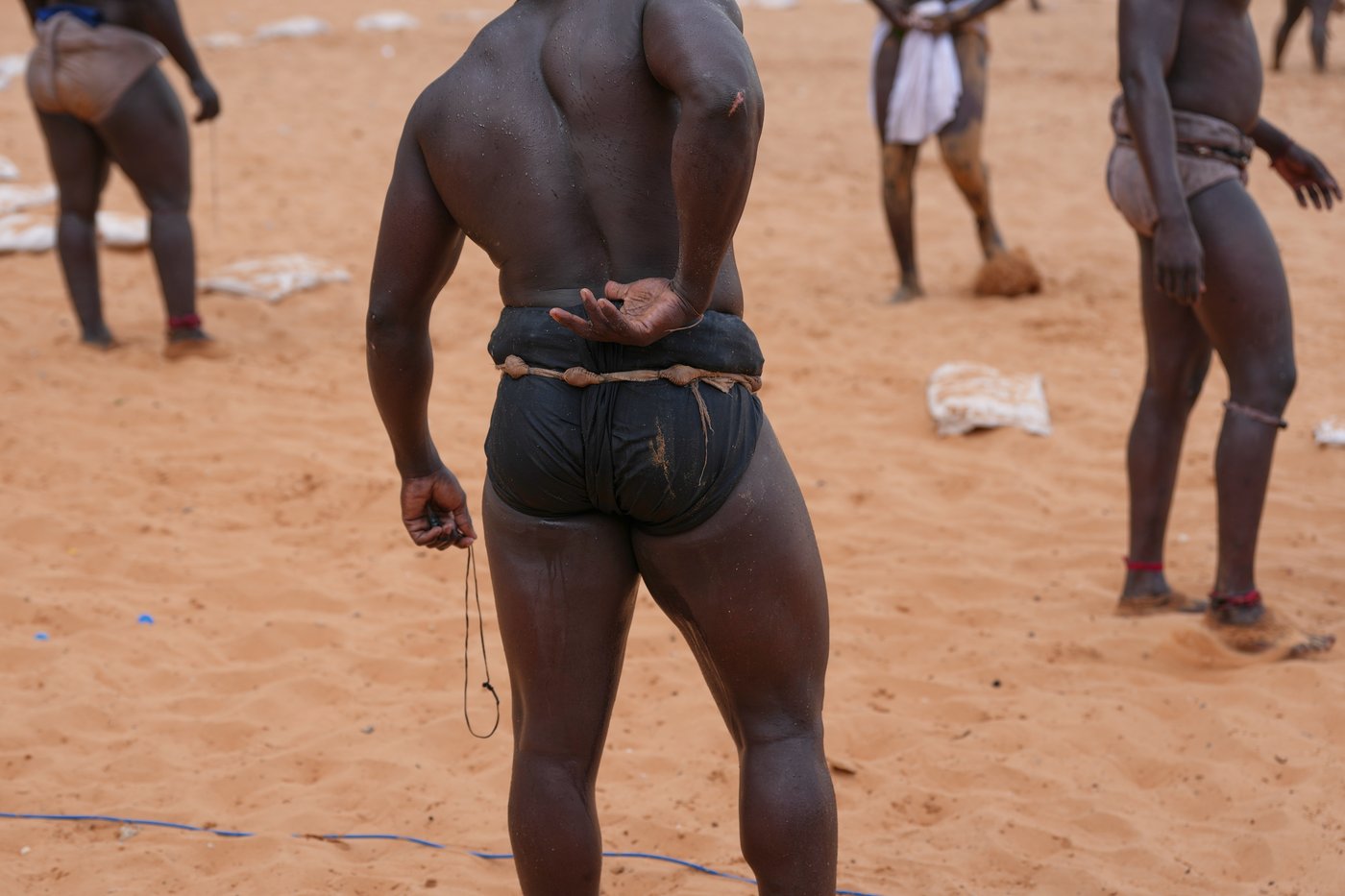 In Senegal’s wrestling arenas, rituals share the spotlight with the fight, in photos | iNFOnews.ca