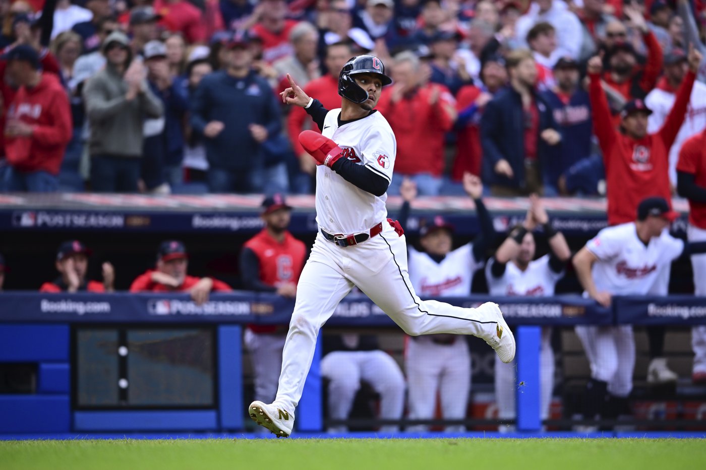 Blue Jays acquire Gimenez, Sandlin in deal with Guardians | iNFOnews.ca Blue Jays acquire Gimenez, Sandlin in deal with Guardians | iNFOnews.ca